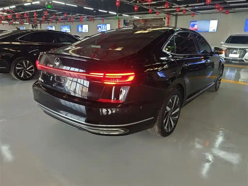 Volkswagen Passat — фото 10