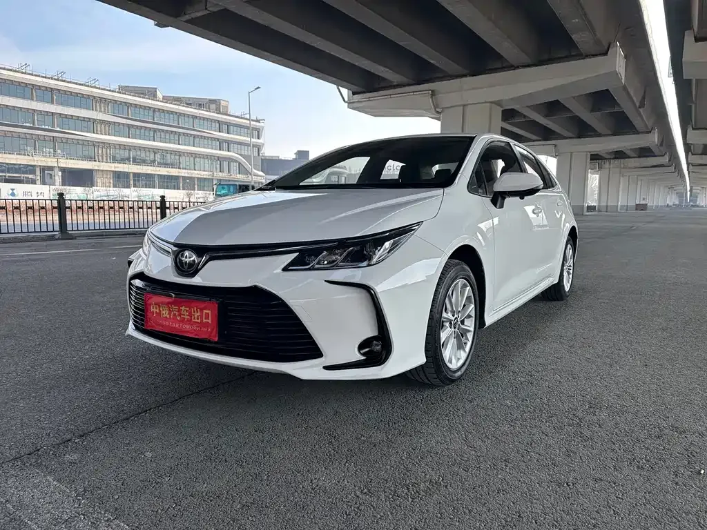 Toyota Corolla — фото 1