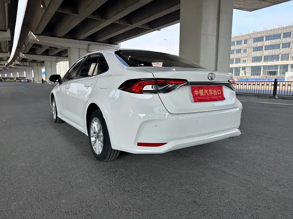 Toyota Corolla — фото 4