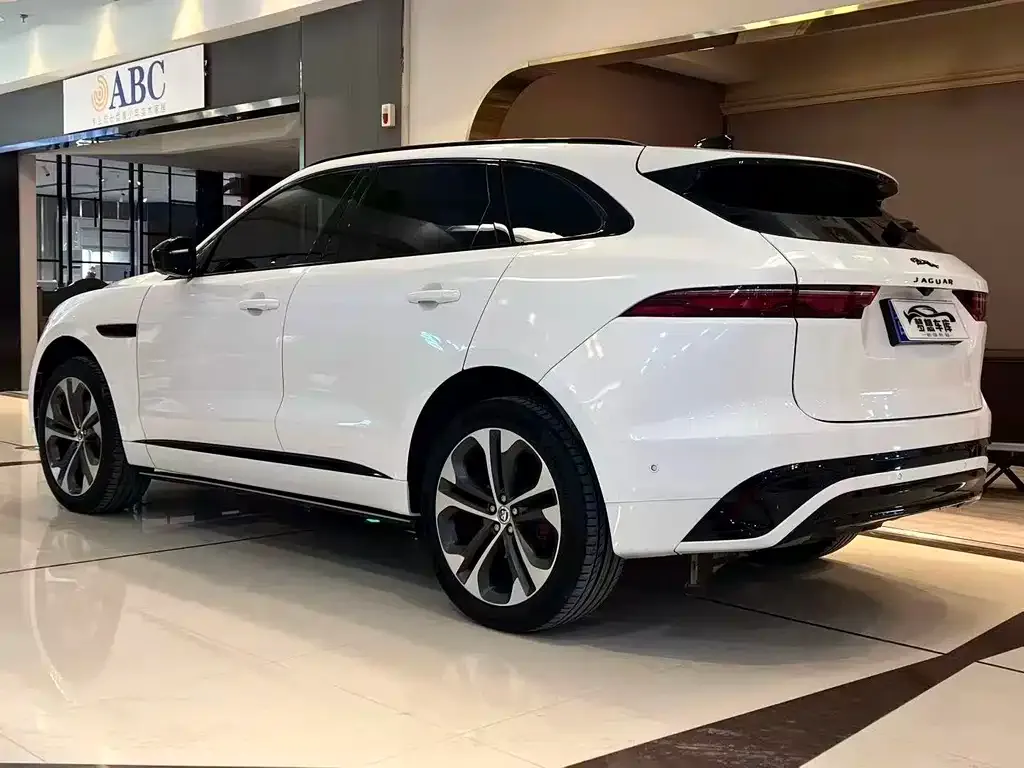 Jaguar F-PACE — фото 3