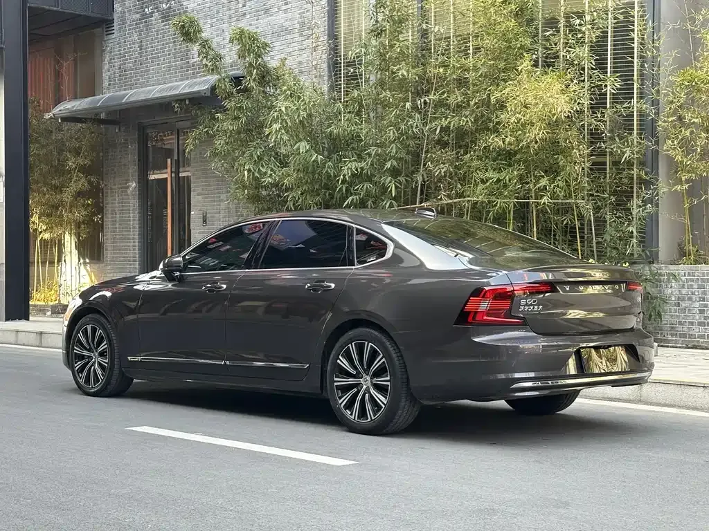 Volvo S90 — фото 10