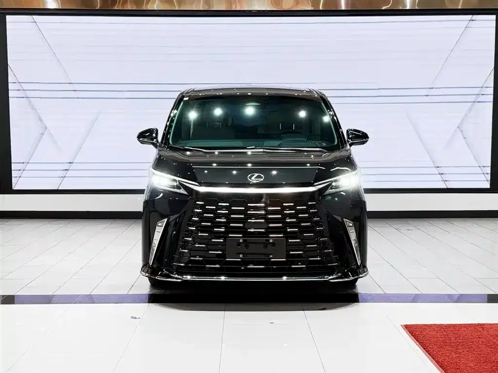 Lexus LM — фото 4