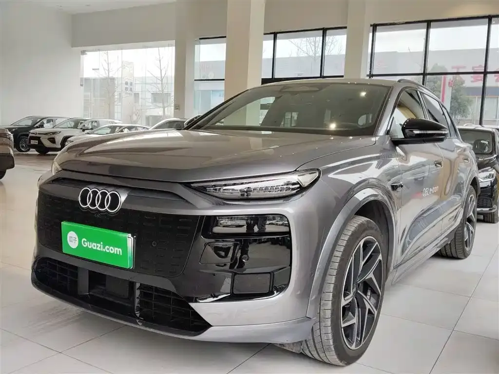 Audi Q6L e-tron — фото 1