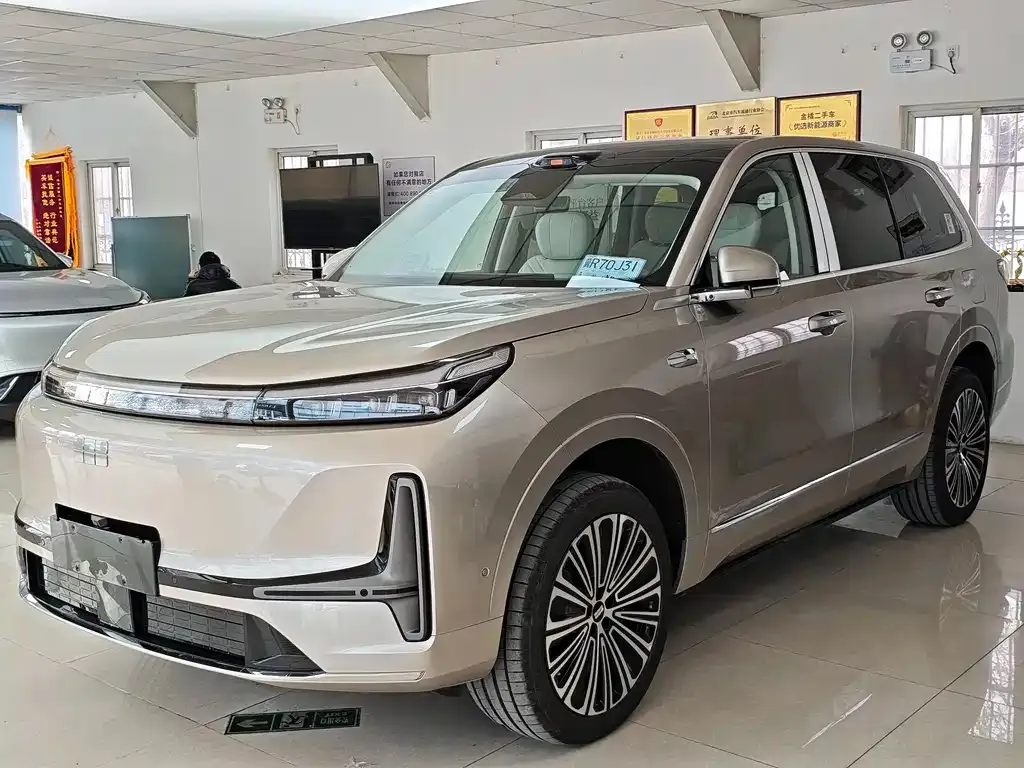 Geely Galaxy M9 — фото 1