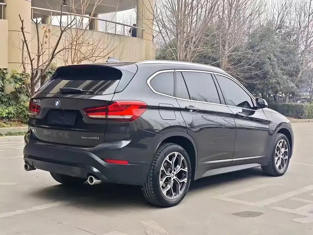 BMW X1 — фото 8