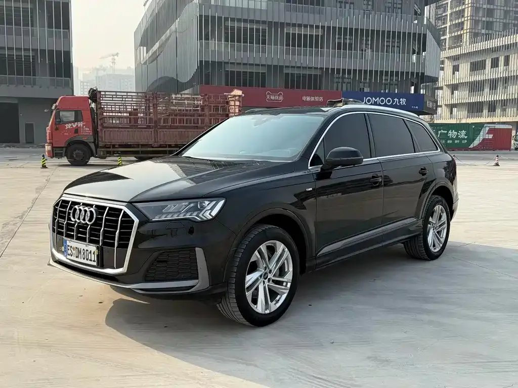 Audi Q7 — фото 1