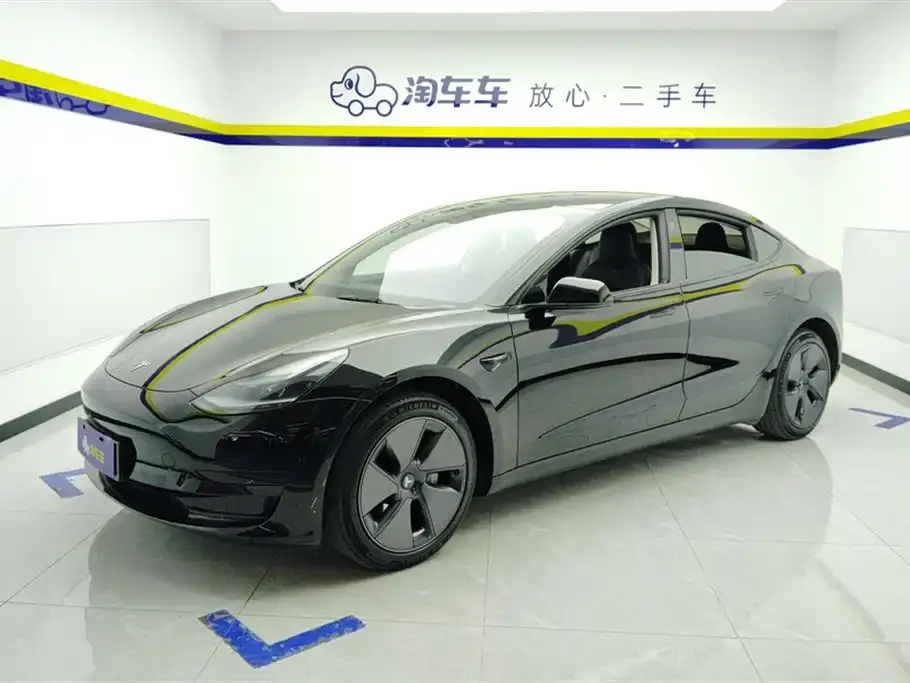 Tesla Model 3 — фото 1