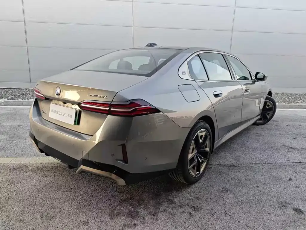 BMW i5 — фото 10
