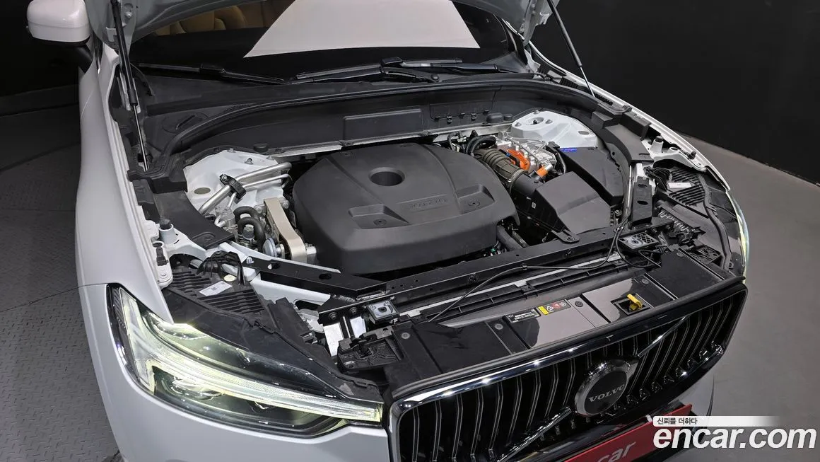 Volvo XC60 — фото 10