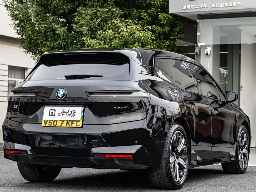 BMW iX — фото 10