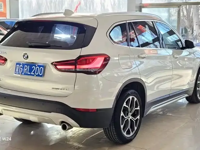 BMW X1 — фото 9