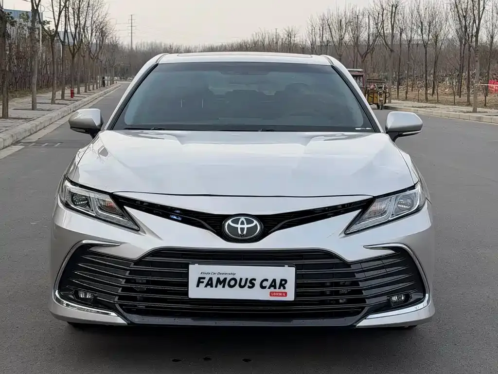 Toyota Camry — фото 2