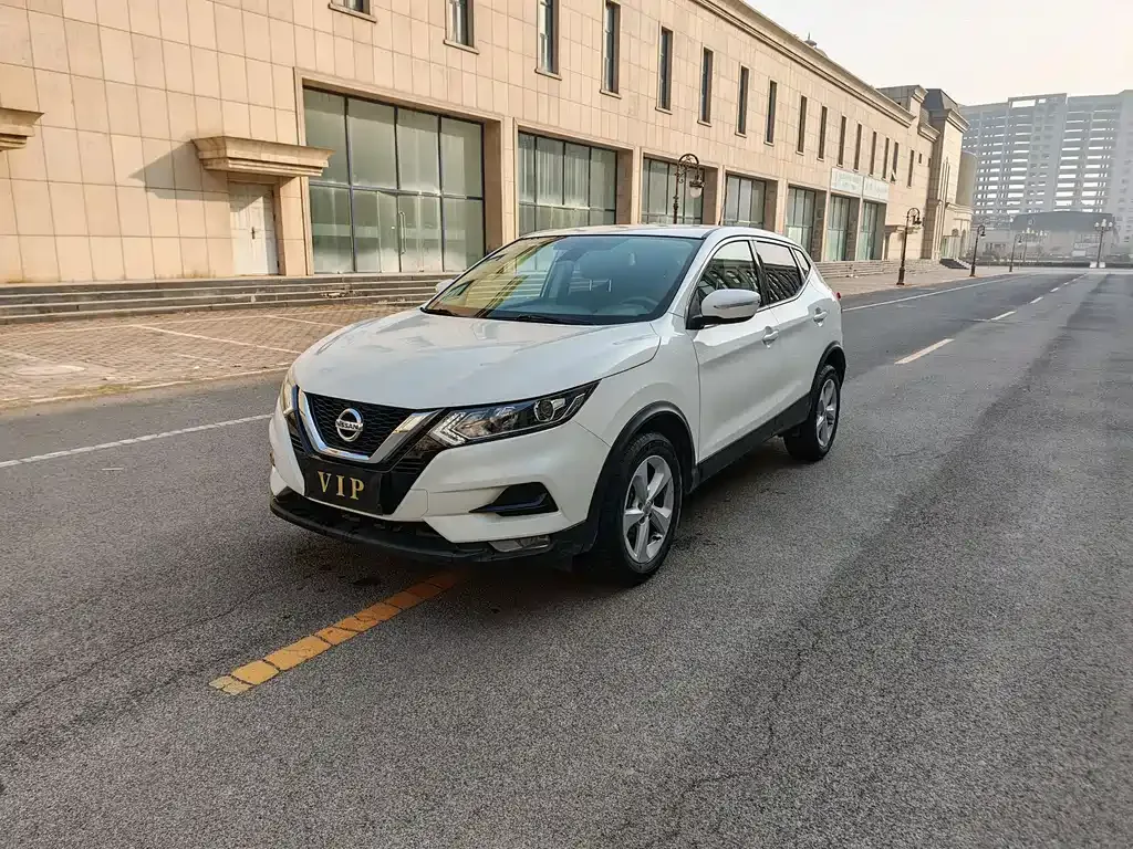 Nissan Qashqai — фото 1