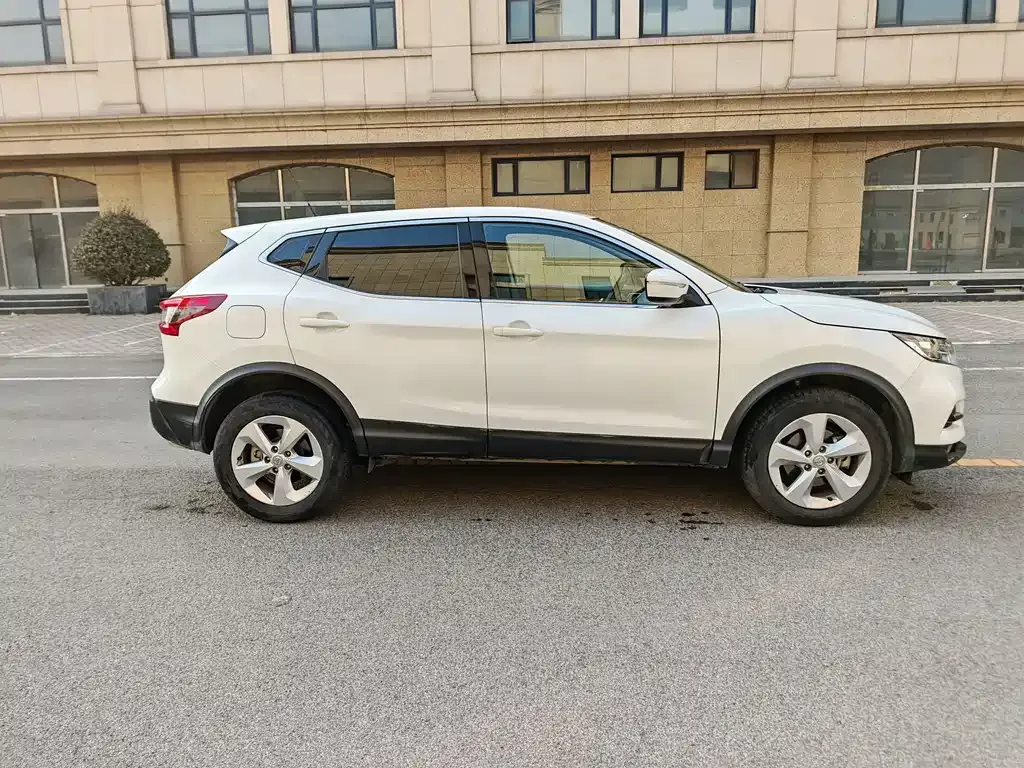 Nissan Qashqai — фото 5
