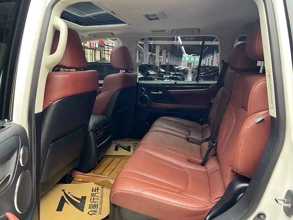 Lexus LX — фото 7
