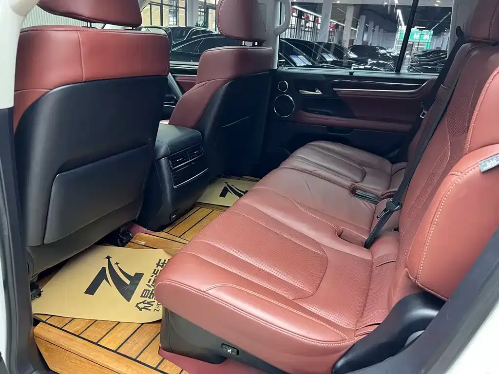 Lexus LX — фото 4