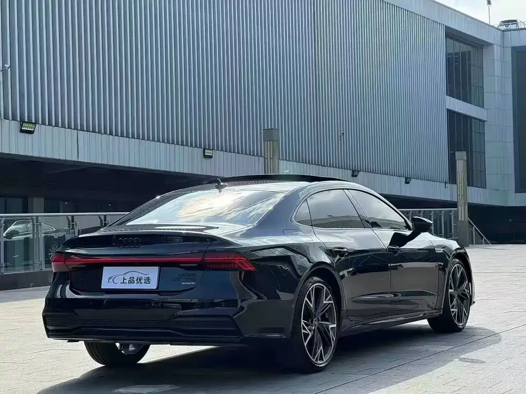 Audi A7L — фото 7