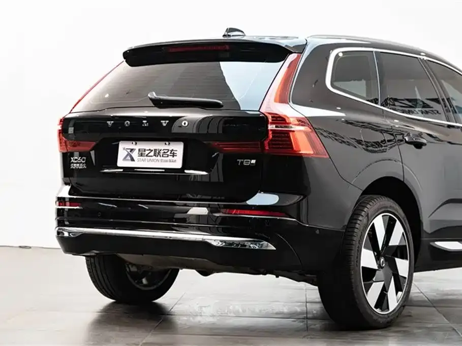 Volvo XC60 PHEV — фото 8