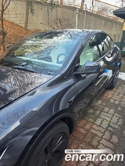 Tesla Model Y — фото 10
