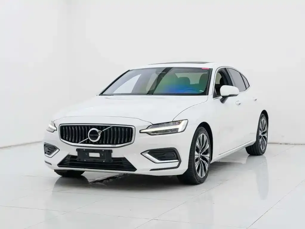Volvo S60 — фото 1