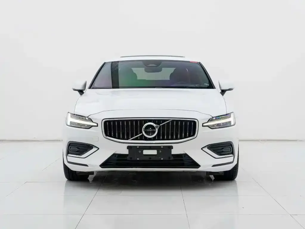 Volvo S60 — фото 8