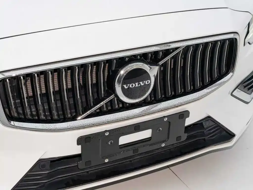 Volvo S60 — фото 9