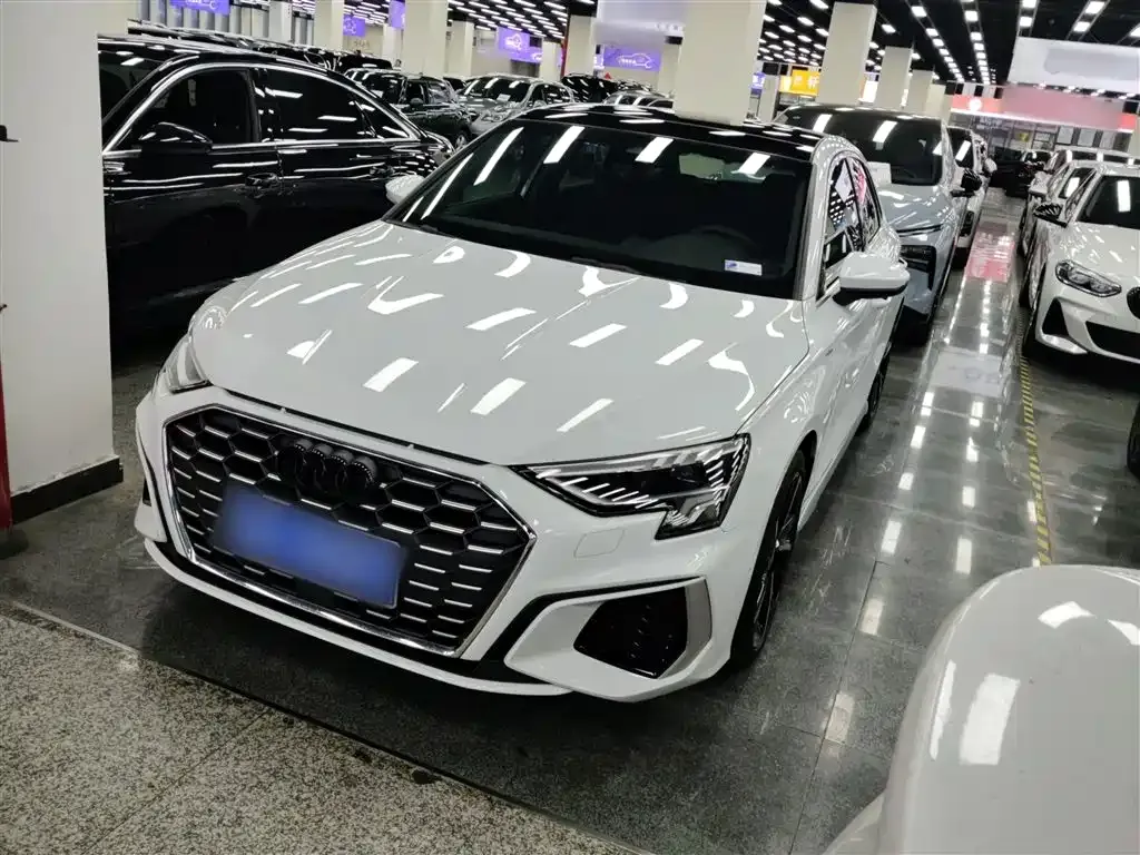 Audi A3 — фото 1