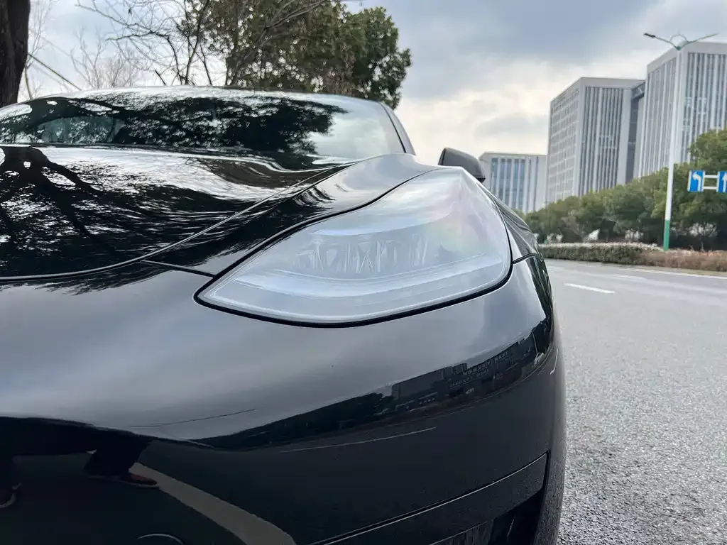 Tesla Model 3 — фото 4
