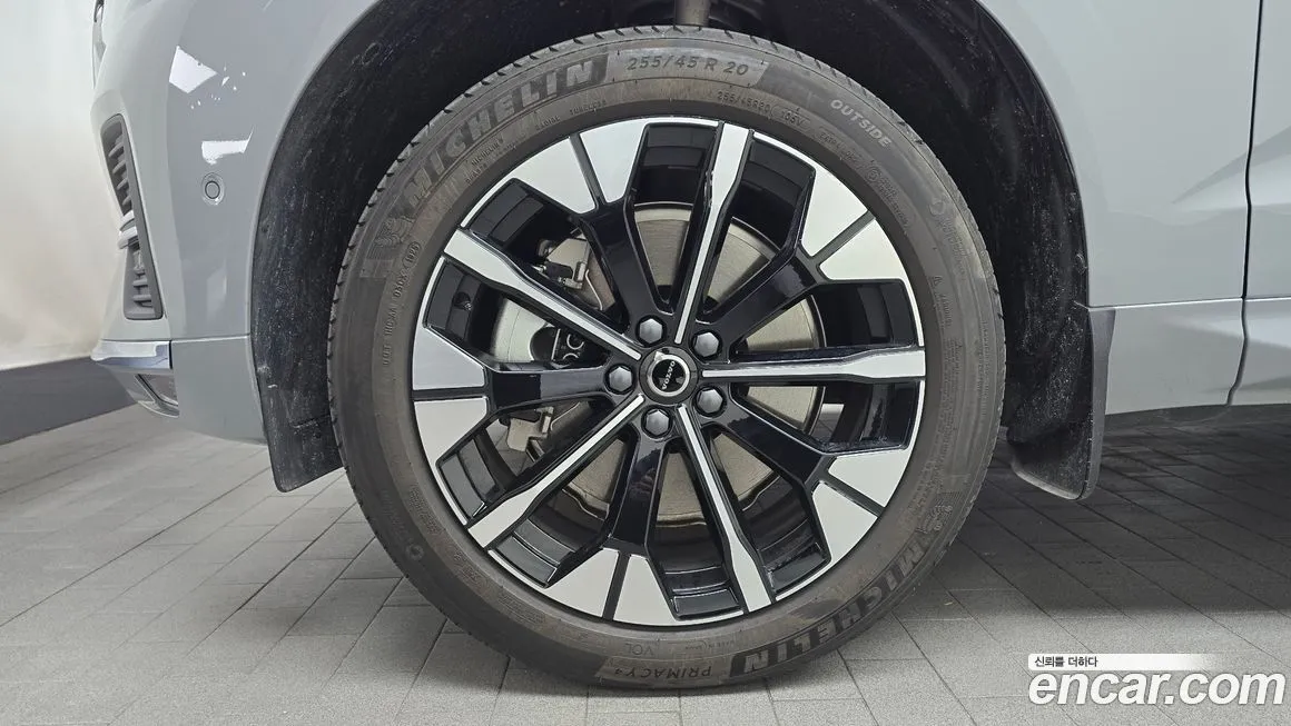 Volvo XC60 — фото 10
