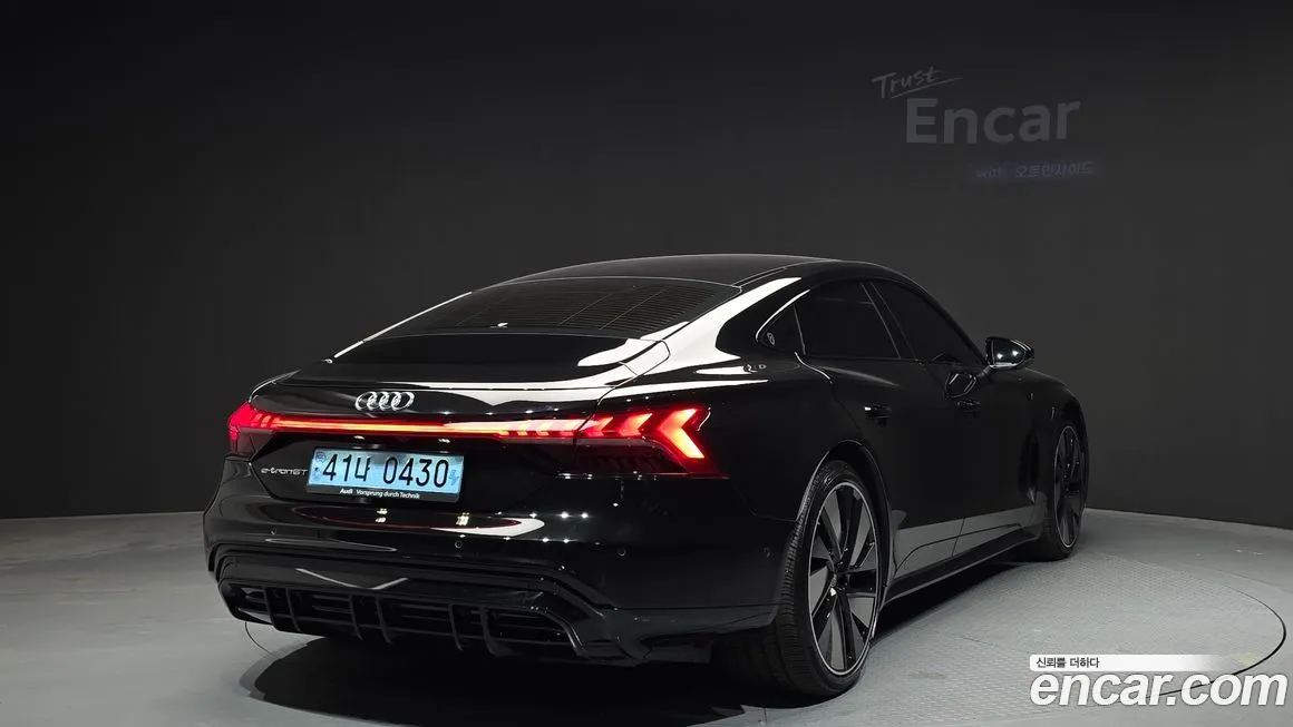 Audi e-tron GT — фото 7