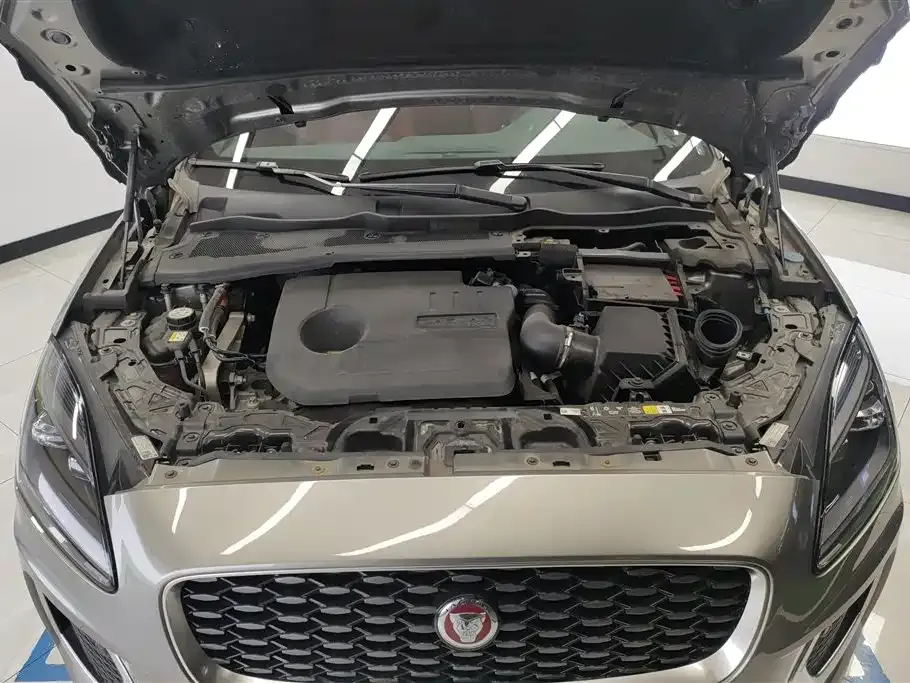 Jaguar E-PACE — фото 9