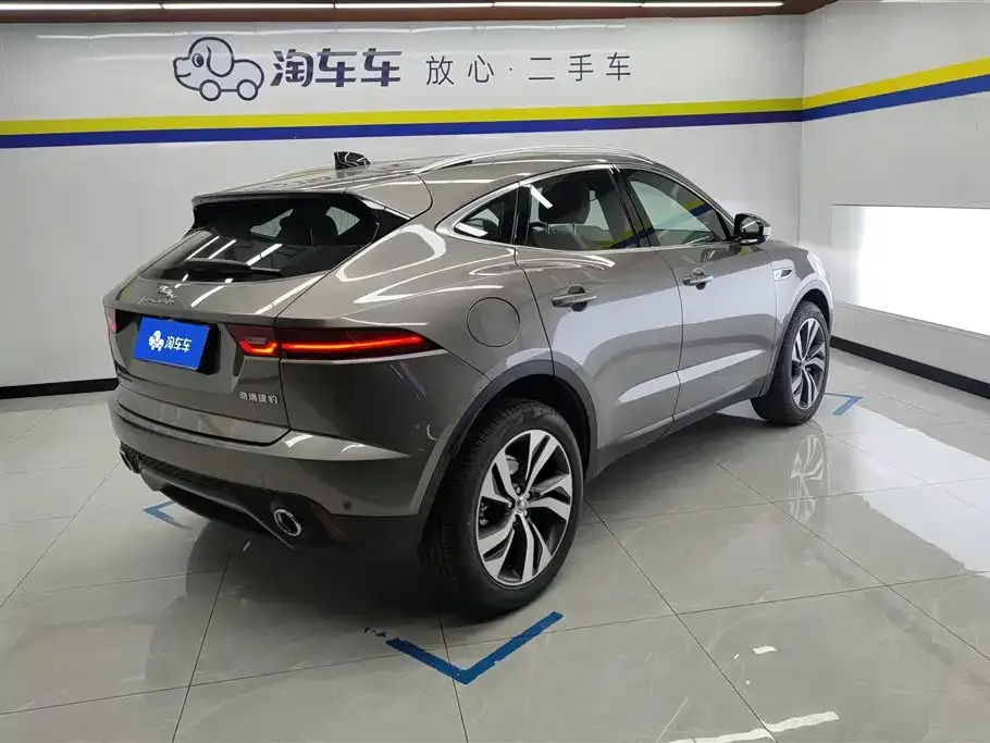 Jaguar E-PACE — фото 7