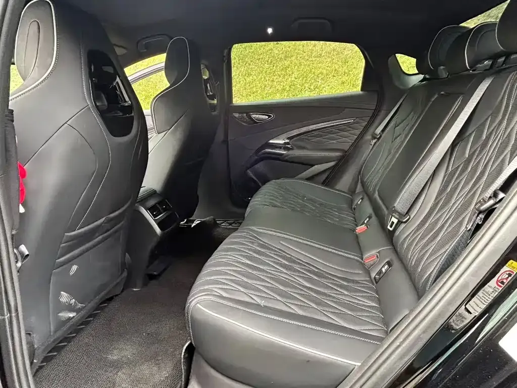 BYD Seal — фото 8