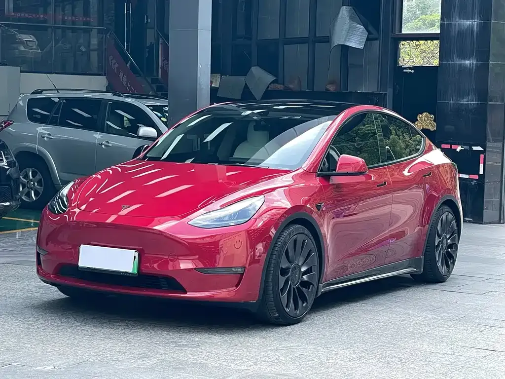 Tesla Model Y — фото 1