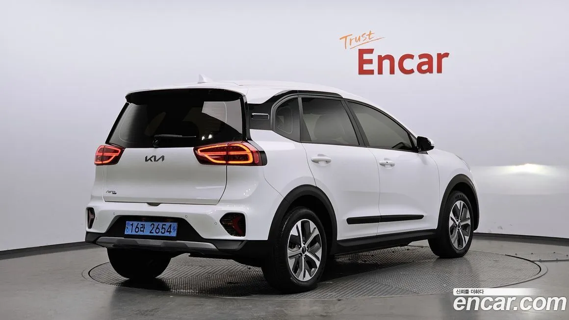 Kia Niro — фото 8