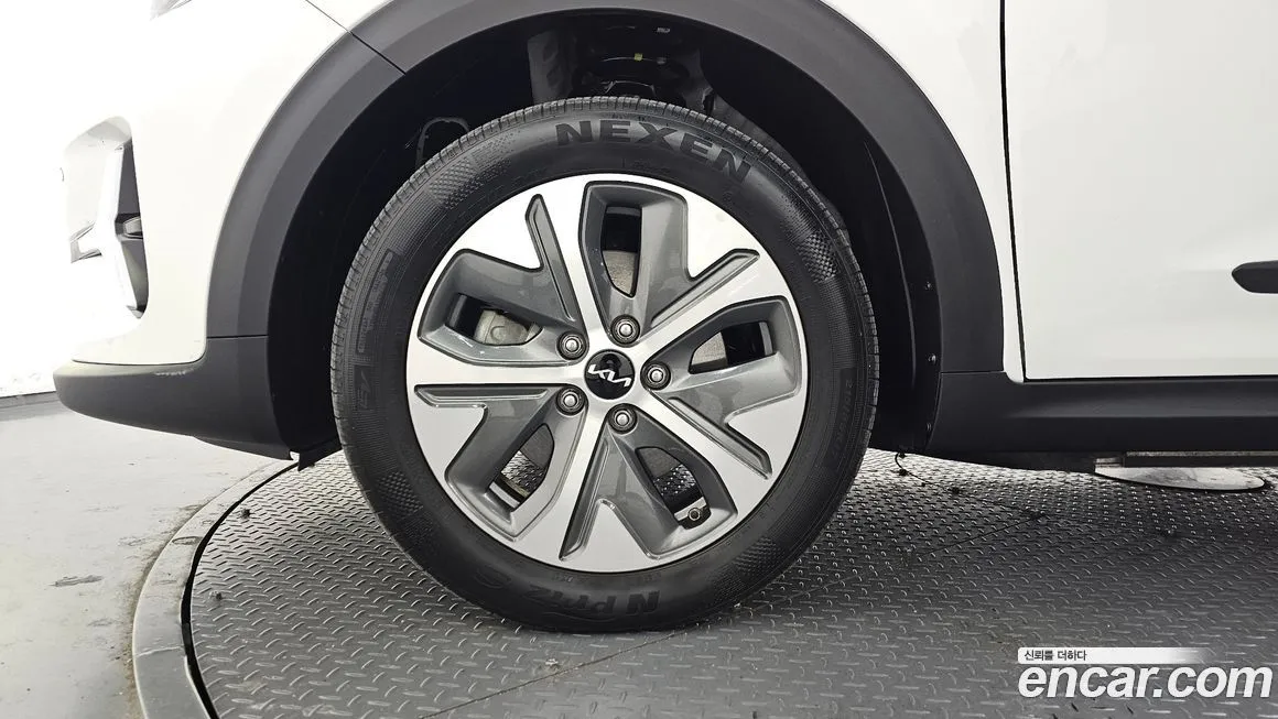 Kia Niro — фото 10