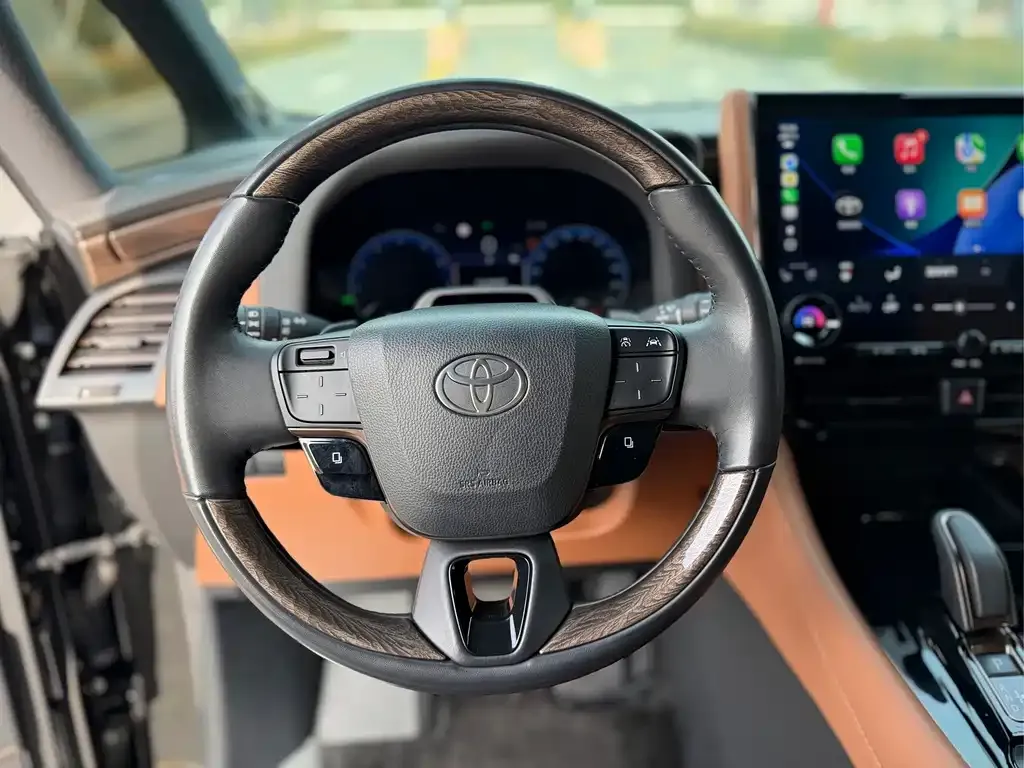 Toyota Alphard — фото 6