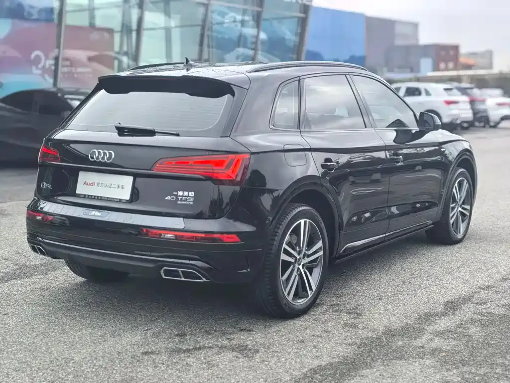 Audi Q5L — фото 5
