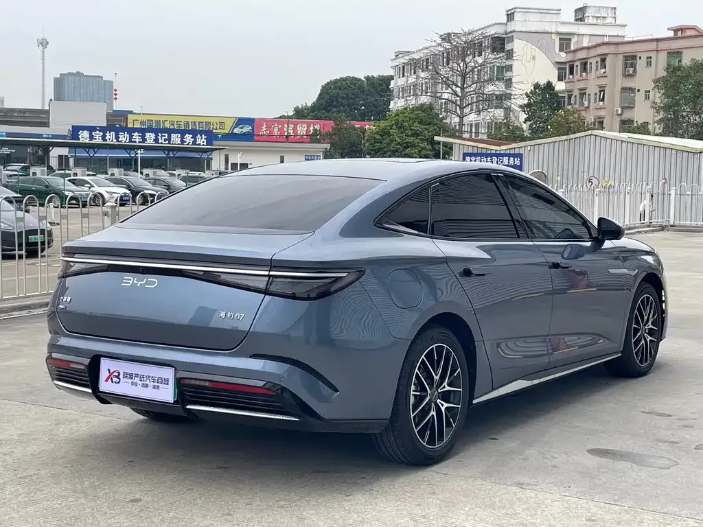 BYD Seal 07 DM-i — фото 10