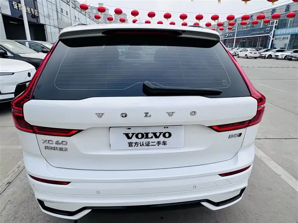 Volvo XC60 — фото 10