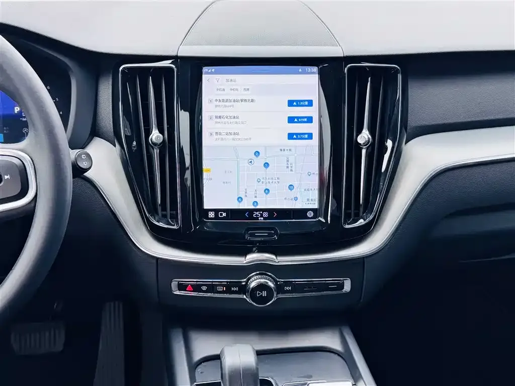 Volvo XC60 — фото 2
