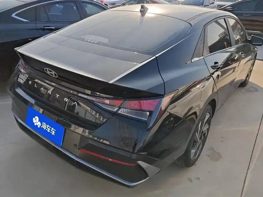 Hyundai Elantra — фото 10