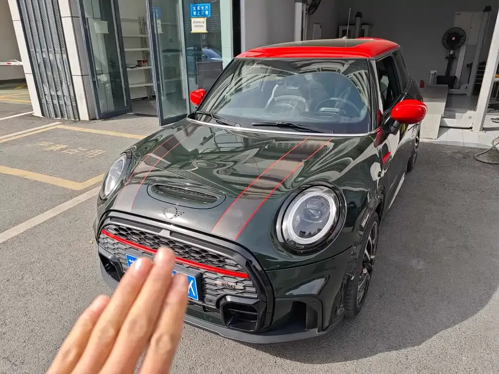 MINI JCW (John Cooper Works) — фото 1