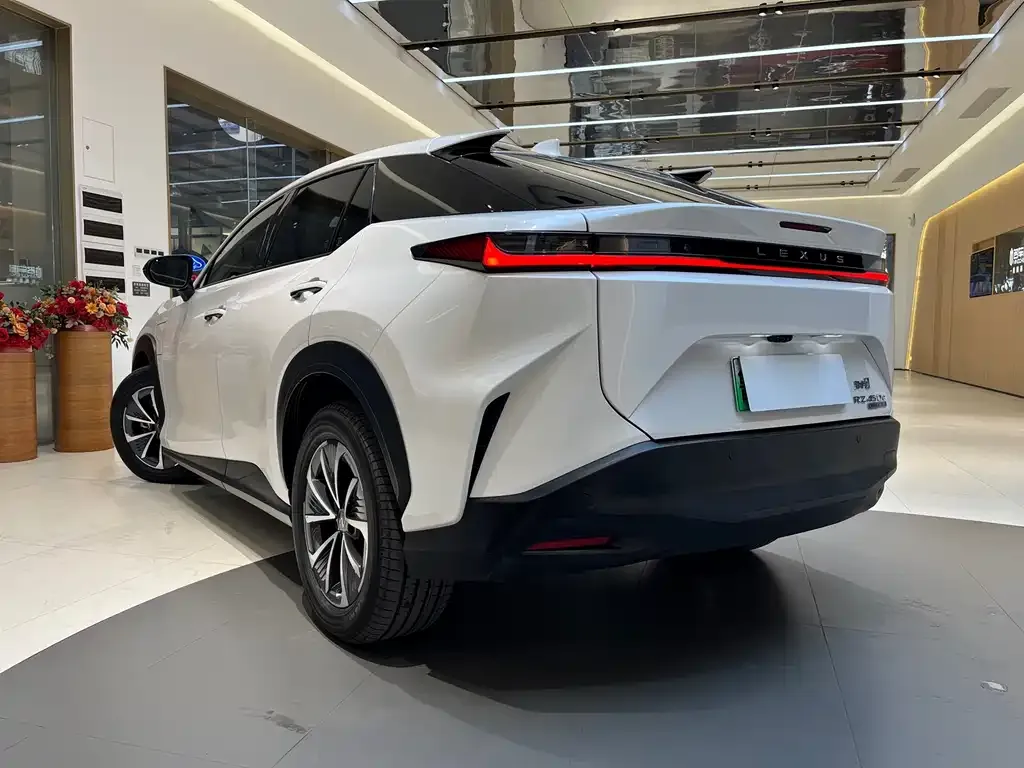 Lexus RZ — фото 2