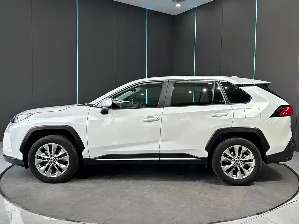 Toyota Wildlander — фото 10