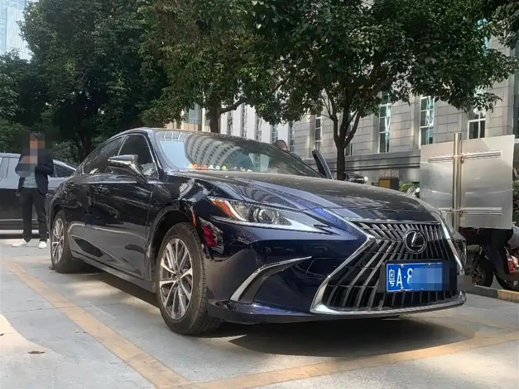 Lexus ES — фото 1