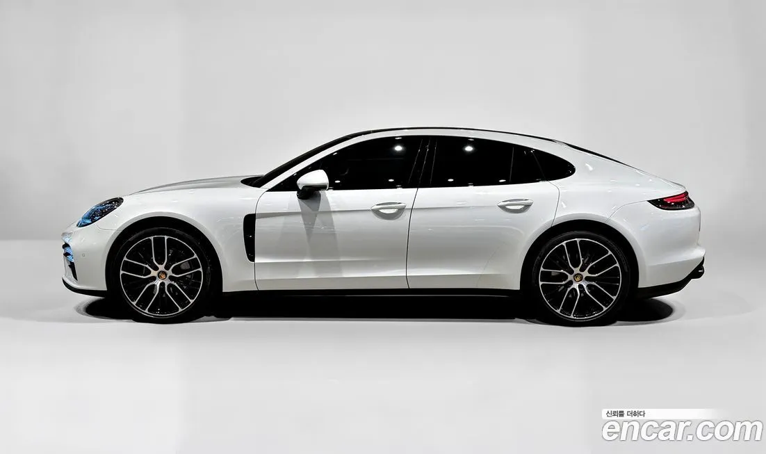 Porsche Panamera — фото 1