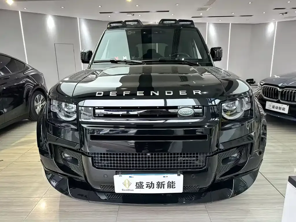 Land Rover Defender — фото 1