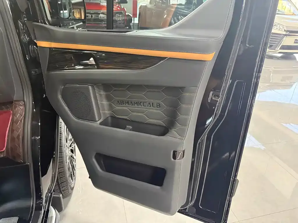 Ford Tourneo — фото 10