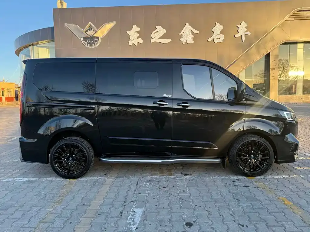 Ford Tourneo — фото 9